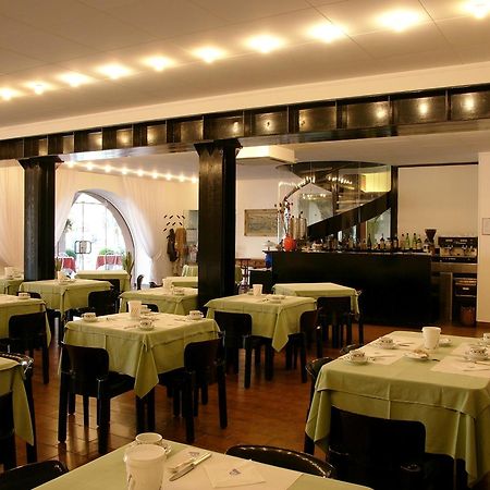 Hotel Piroscafo Десенцано дел Гарда Екстериор снимка