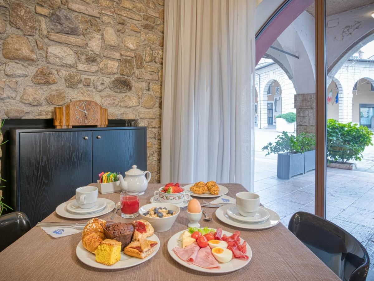 Hotel Piroscafo Десенцано дел Гарда Екстериор снимка