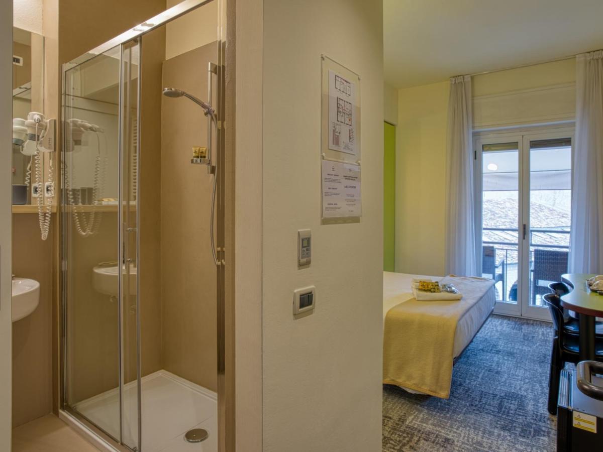 Hotel Piroscafo Десенцано дел Гарда Екстериор снимка