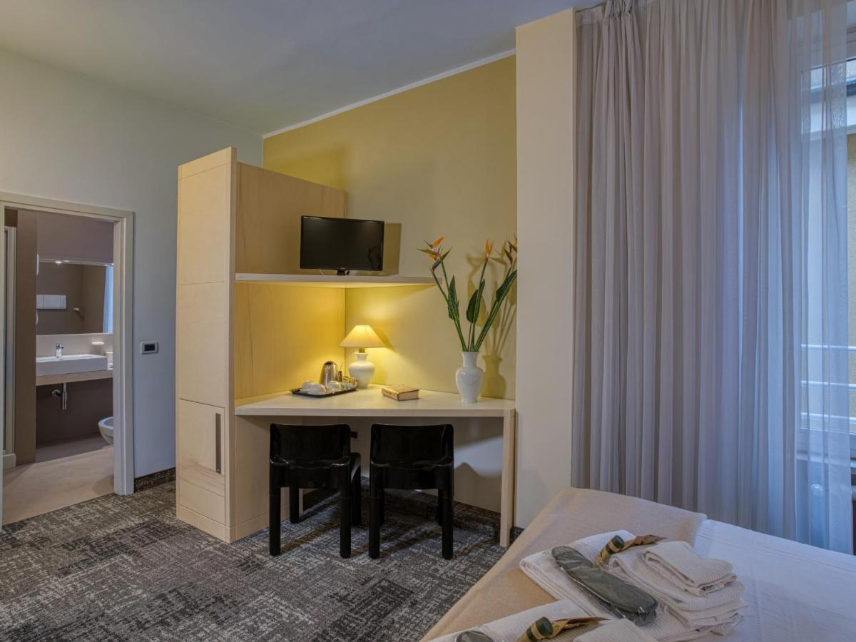 Hotel Piroscafo Десенцано дел Гарда Екстериор снимка