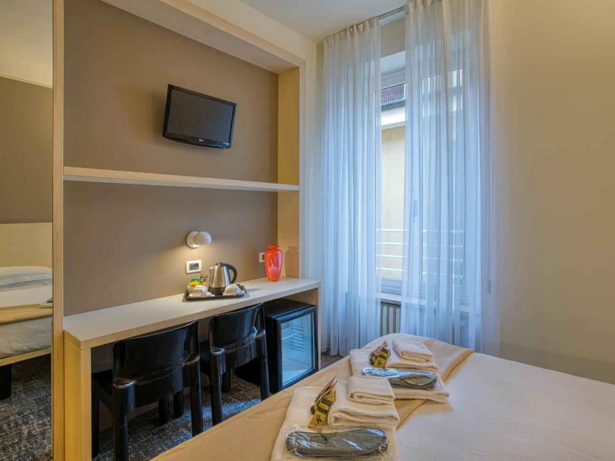 Hotel Piroscafo Десенцано дел Гарда Екстериор снимка