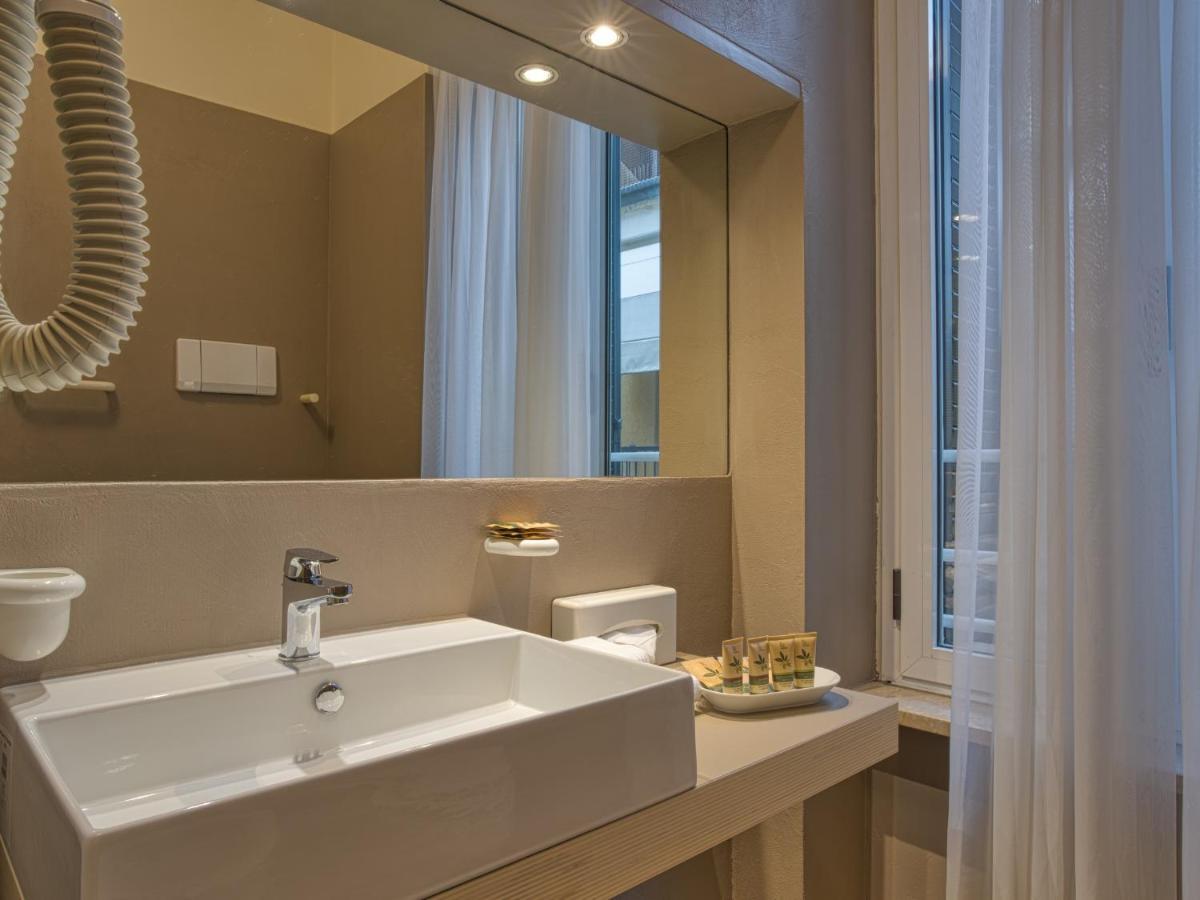Hotel Piroscafo Десенцано дел Гарда Екстериор снимка