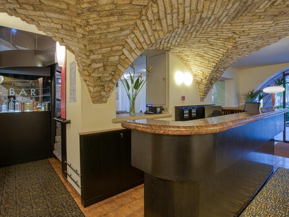 Hotel Piroscafo Десенцано дел Гарда Екстериор снимка