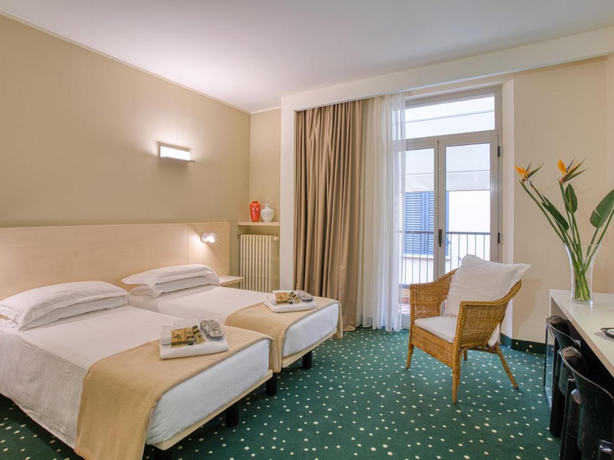 Hotel Piroscafo Десенцано дел Гарда Екстериор снимка
