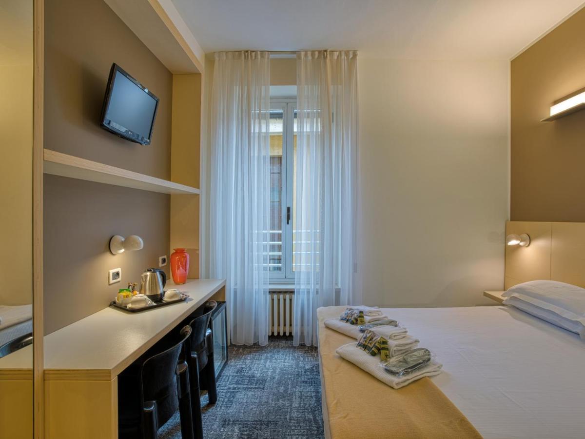 Hotel Piroscafo Десенцано дел Гарда Екстериор снимка