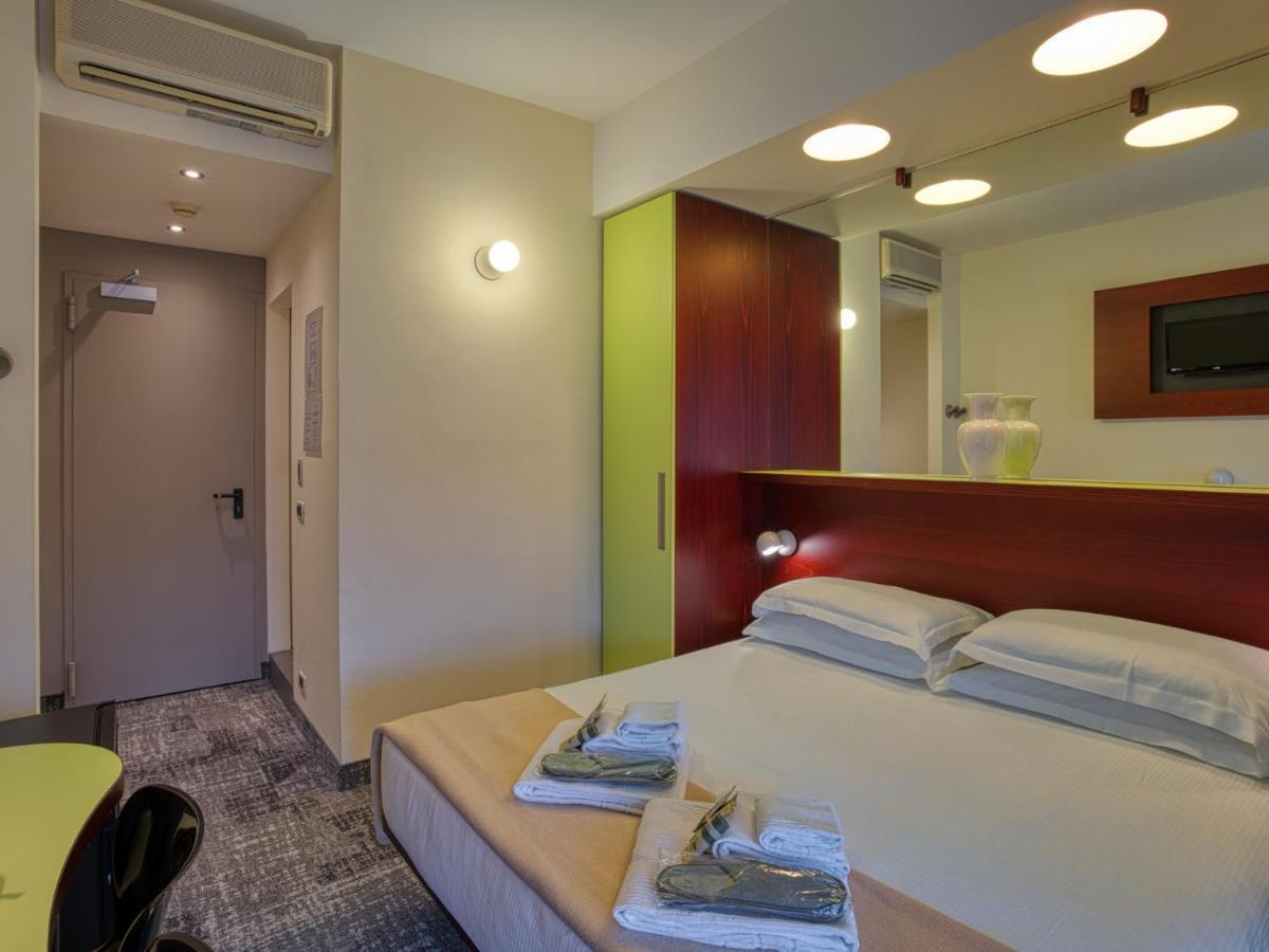 Hotel Piroscafo Десенцано дел Гарда Екстериор снимка