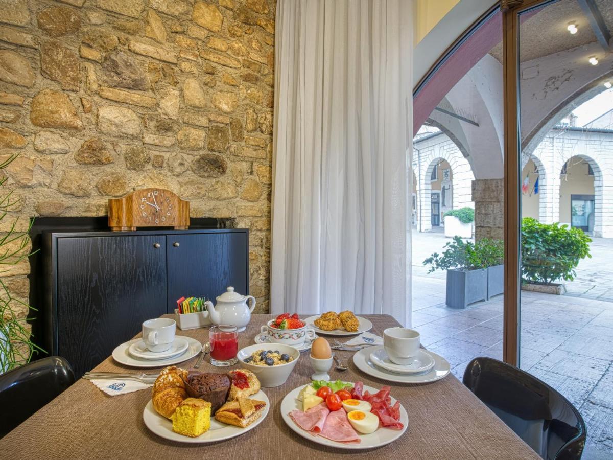Hotel Piroscafo Десенцано дел Гарда Екстериор снимка