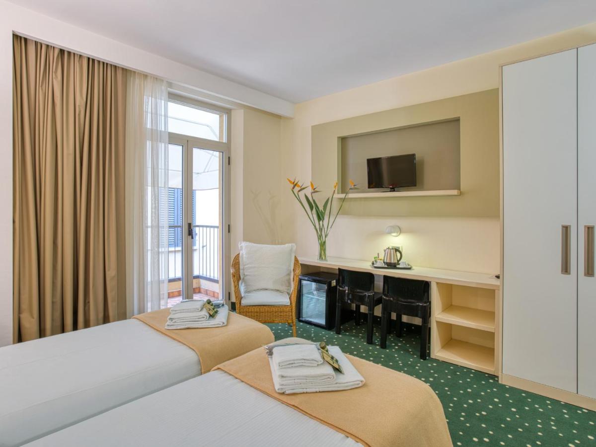Hotel Piroscafo Десенцано дел Гарда Екстериор снимка