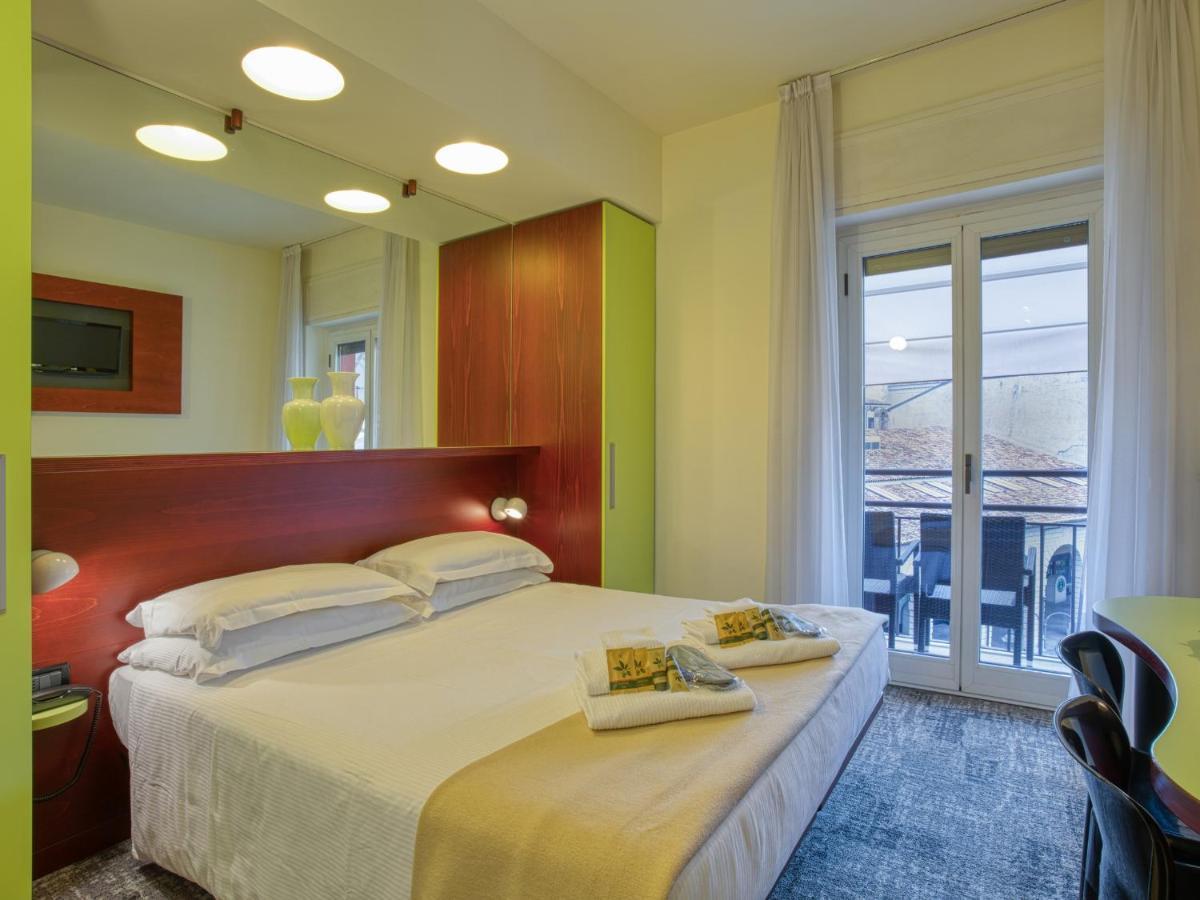 Hotel Piroscafo Десенцано дел Гарда Екстериор снимка