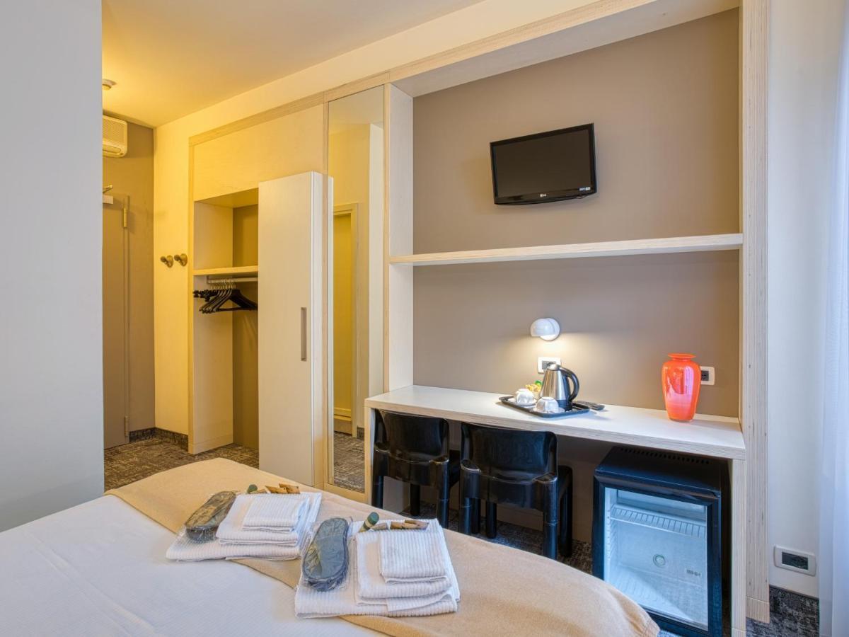 Hotel Piroscafo Десенцано дел Гарда Екстериор снимка