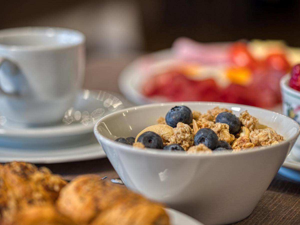 Hotel Piroscafo Десенцано дел Гарда Екстериор снимка