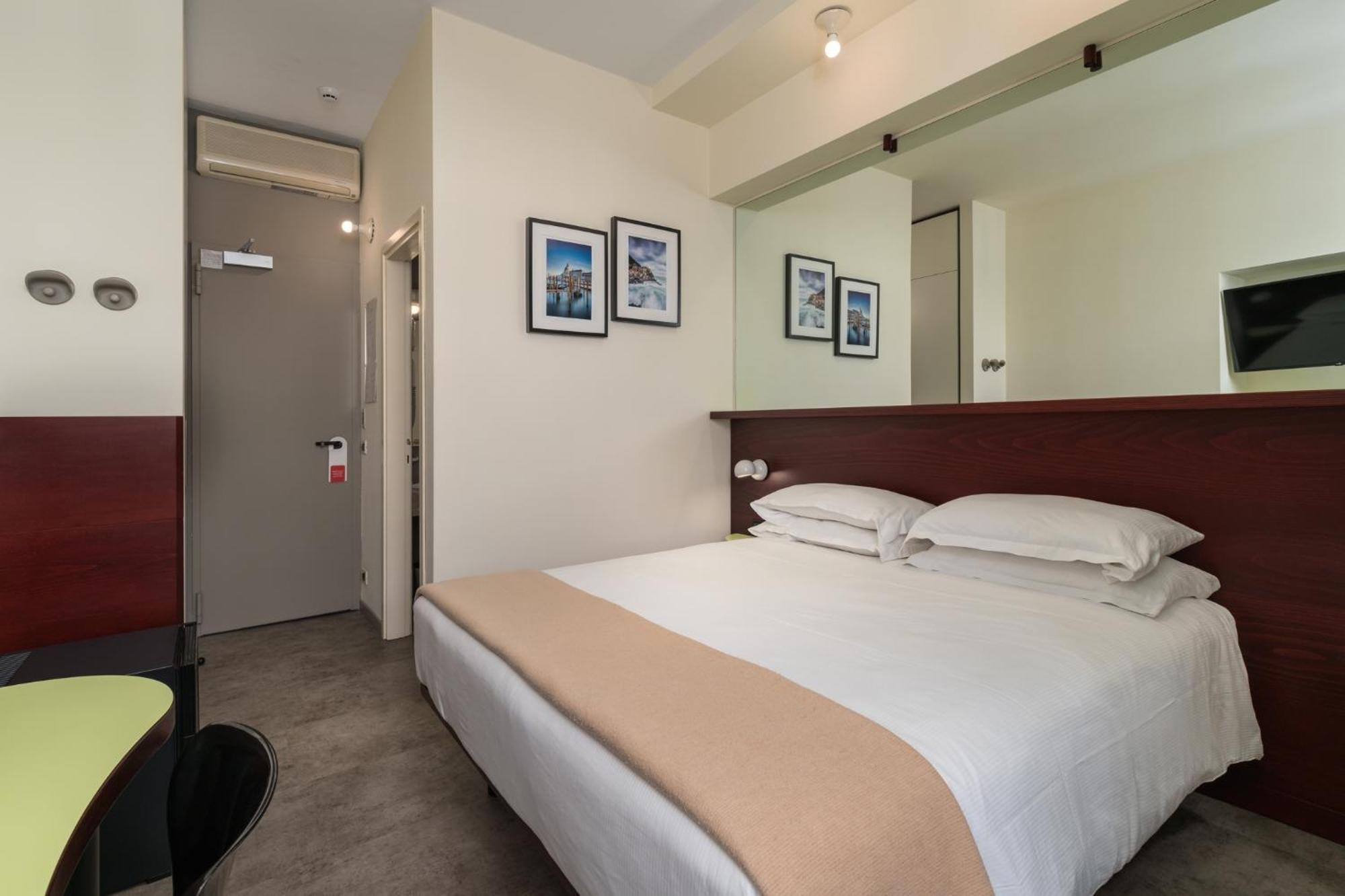 Hotel Piroscafo Десенцано дел Гарда Екстериор снимка