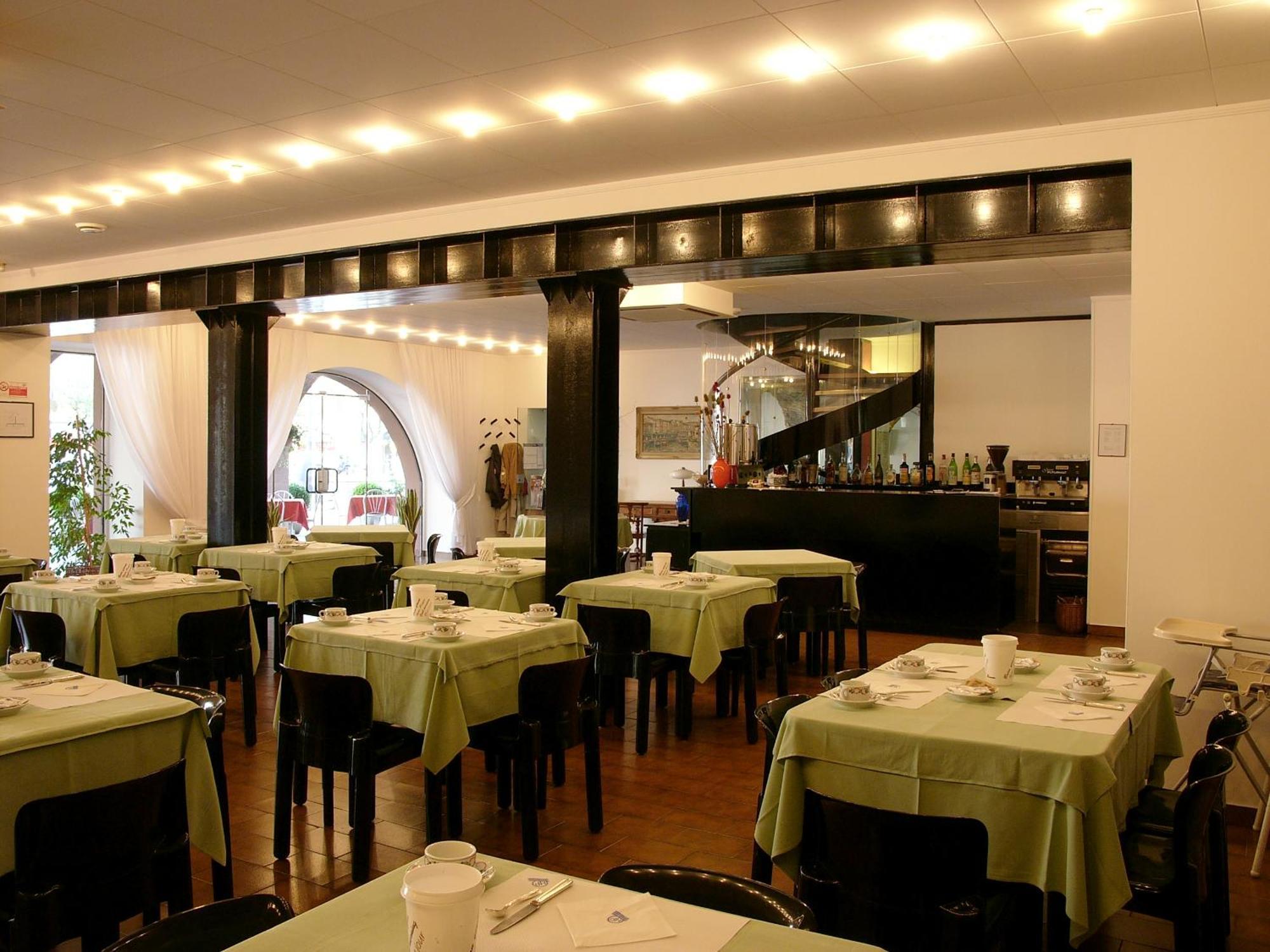 Hotel Piroscafo Десенцано дел Гарда Екстериор снимка